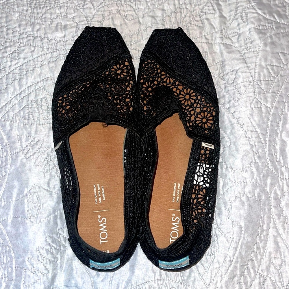 Toms black lace classic style, size 10
